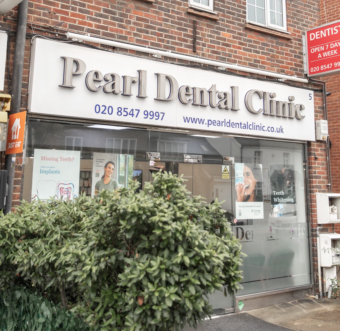 Visit Pearl Dental Clinic in Wimbledon today