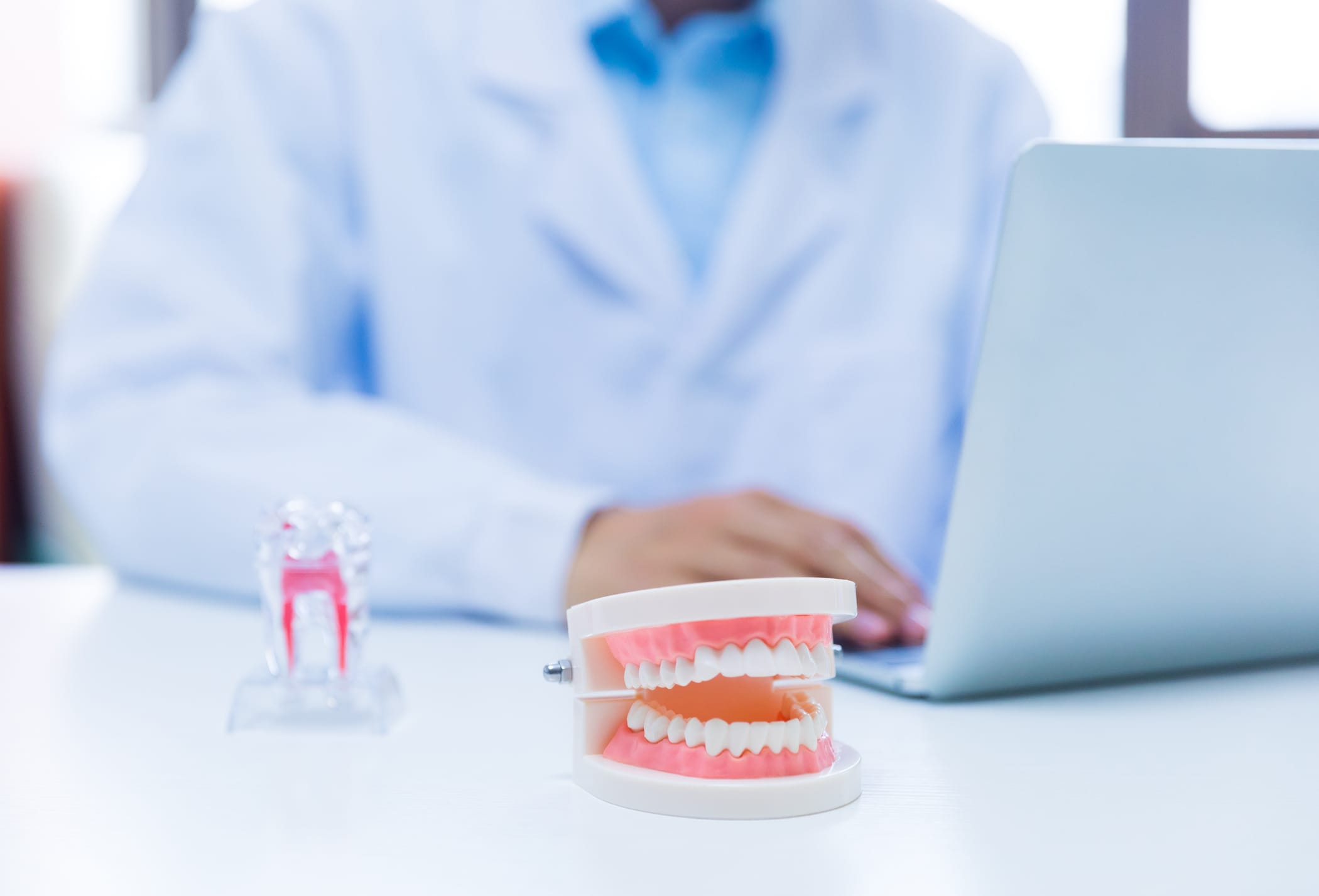 A complete guide to dentures: Costs, types, and care
