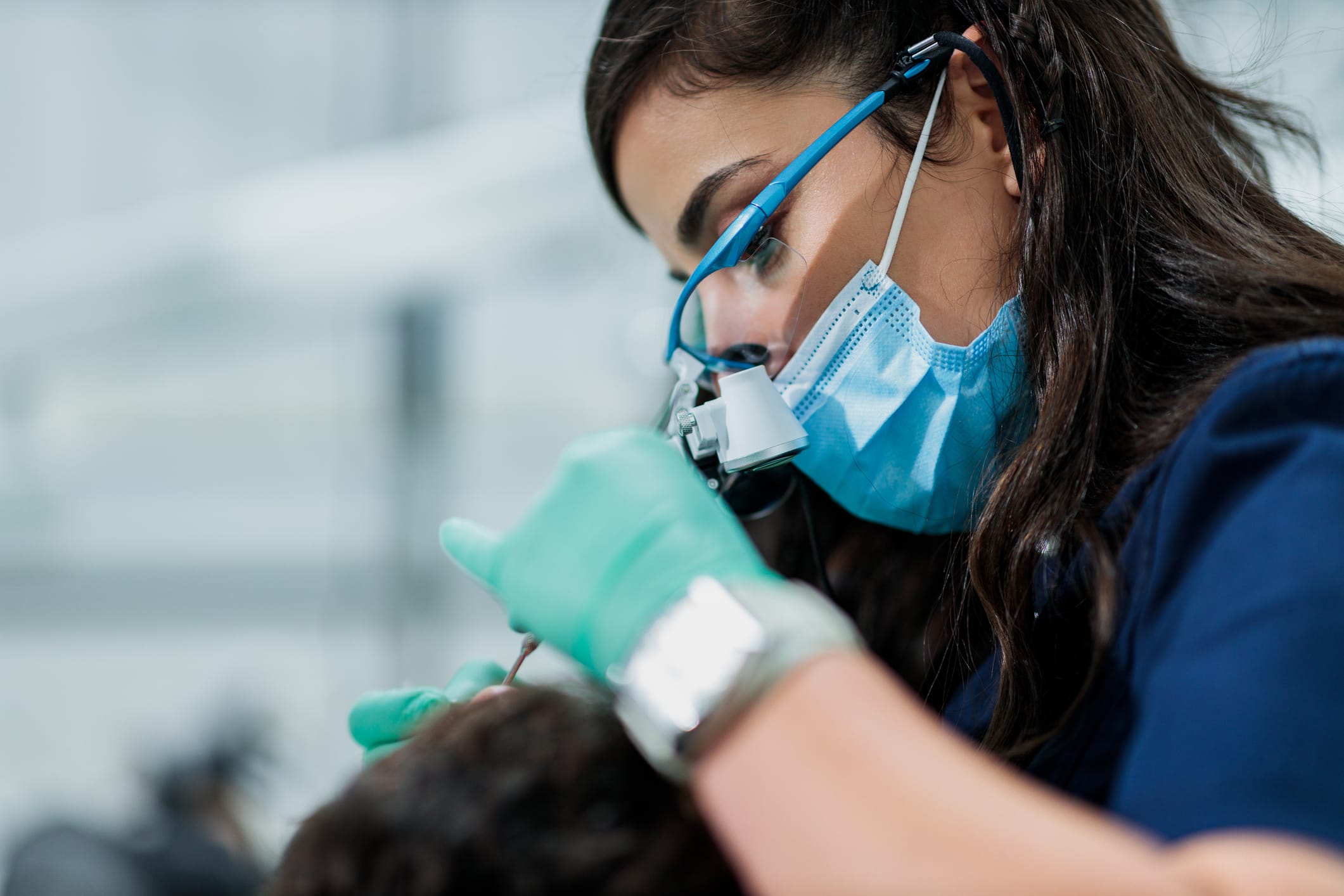 Expert oral surgery in Wimbledon: From wisdom tooth removal to specialist care