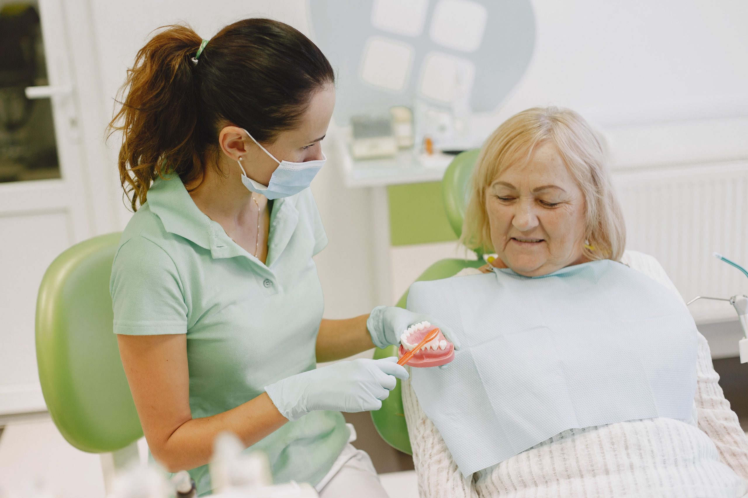 cleaning denture